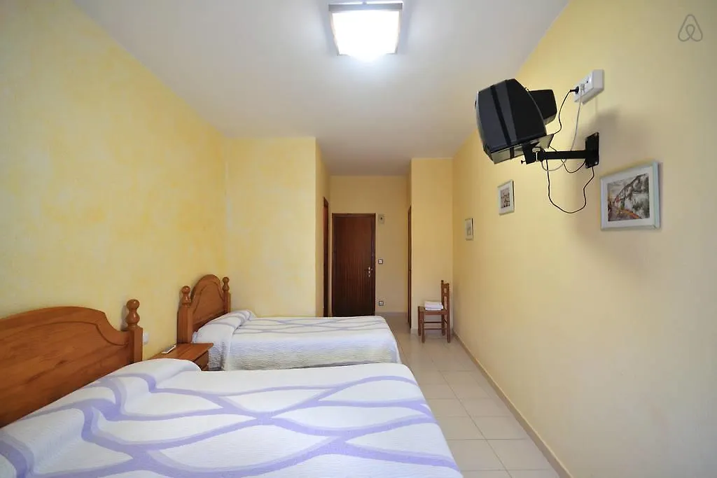 Pensio L'Avi Pep Guest House Saus 3*,